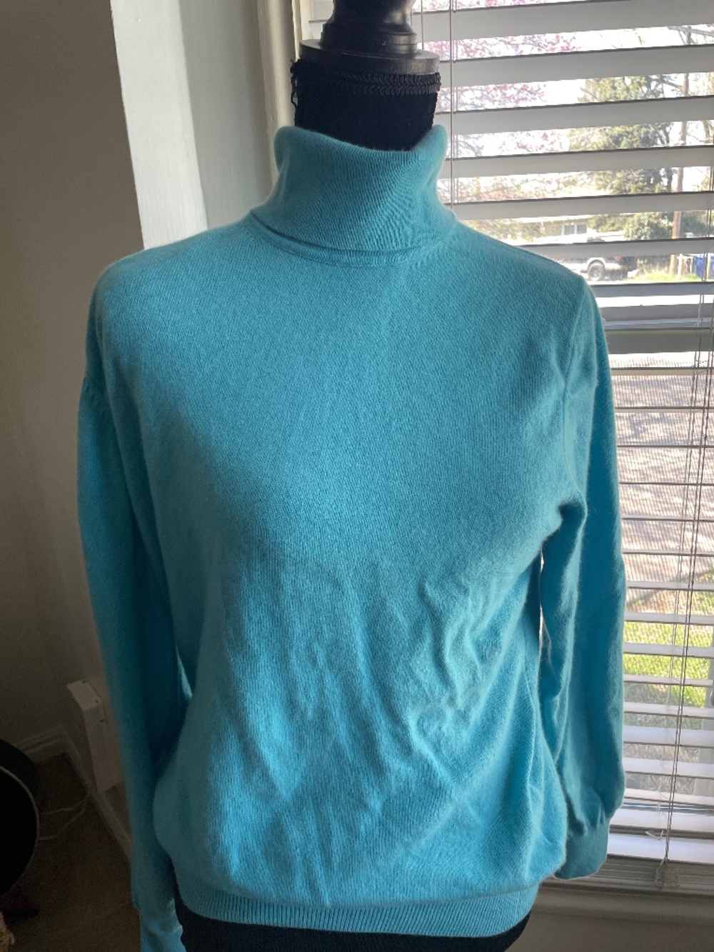 Lands’ End 100% Cashmere Turtleneck Sweater Women’s Soft Blue Classic